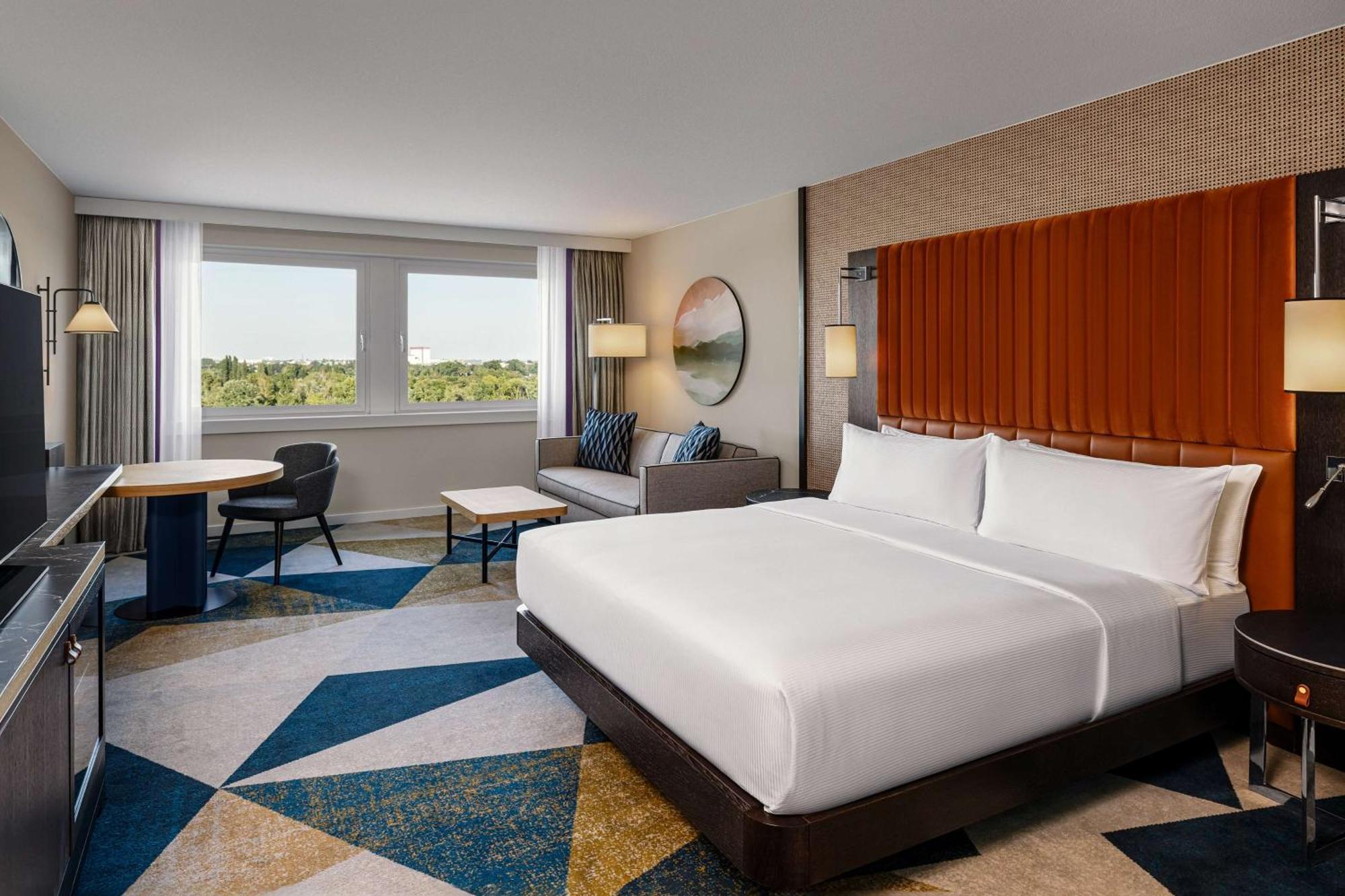 Hotel Hilton Danube Waterfront 4*