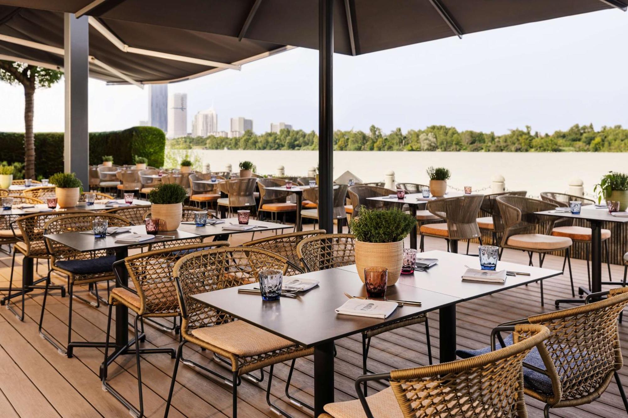 Hilton Danube Waterfront Hotel 4*