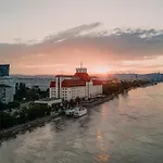 Hilton Vienna Danube Waterfront