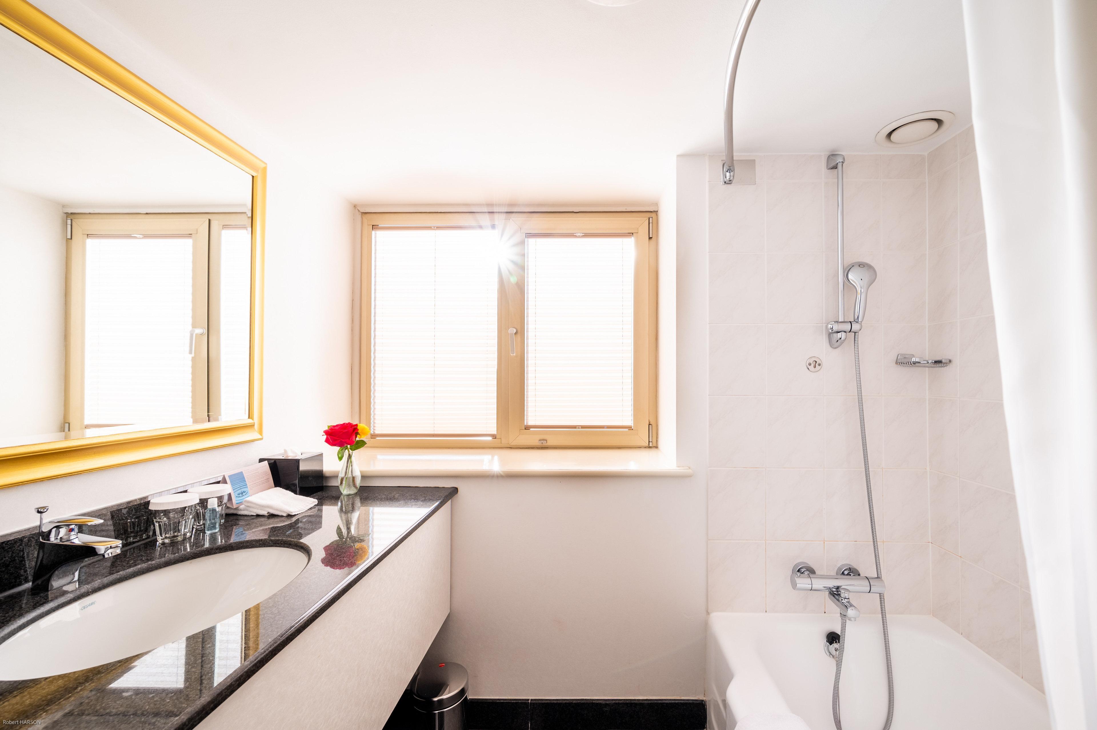 Hotel Hilton Danube Waterfront 4*