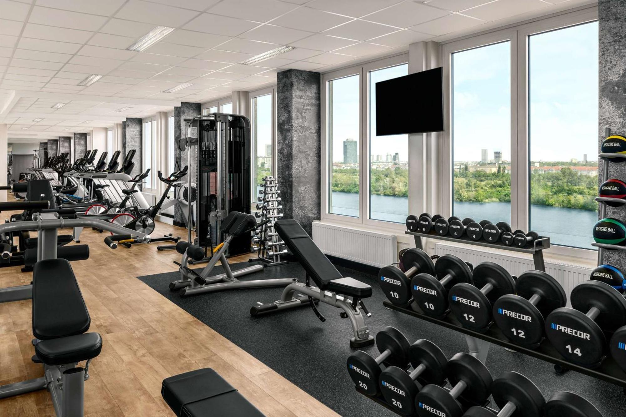 Hilton Danube Waterfront 4*